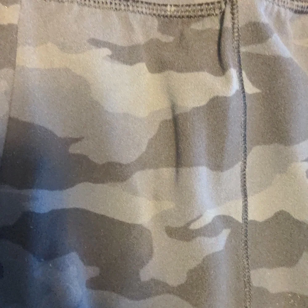 Athleta Salutation Black and Grey Camo Jogger Cropped Yoga pant - Picture 2 of 6